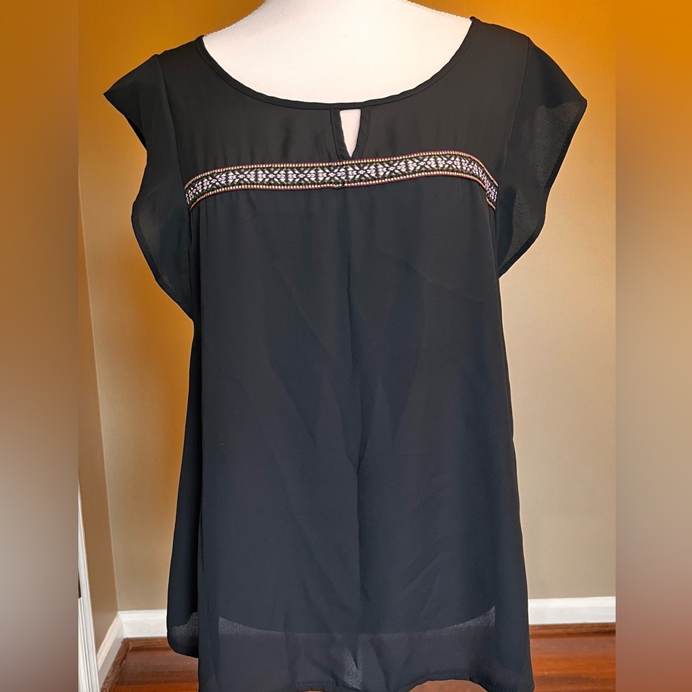 Zouk: black sleeveless shirt size large